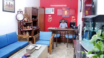 Room, 1 Bedroom, Accessible, Smoking | Living room