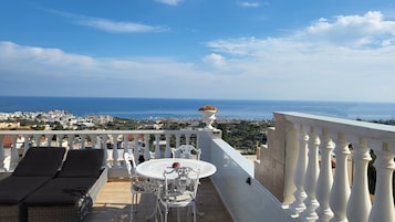 Studio, 1 Bedroom, Smoking, Balcony | Outdoor dining