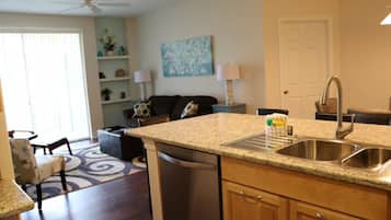 Condo, 4 Bedrooms, Balcony, Garden View | Interior