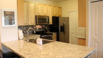 Condo, 4 Bedrooms, Balcony, Garden View | Interior