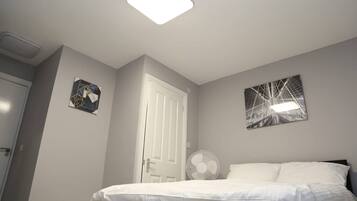 Room, 1 Bedroom | 1 bedroom, soundproofing, free WiFi