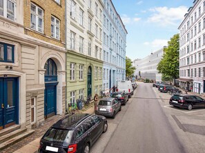 Front of property - Lake - Pleasant 2-bdr Apt in City Center (Copenhagen)