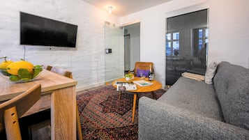 Apartment, 2 Bedrooms, City View | Living room