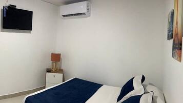 Habitación, 1 habitación, para fumadores, vista a la ciudad | 1 habitación