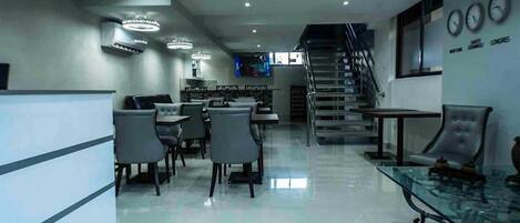 Room, 1 Bedroom, Smoking, City View | Dining