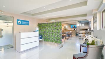 Habitación, 1 habitación, para fumadores, vista a la ciudad | Lobby