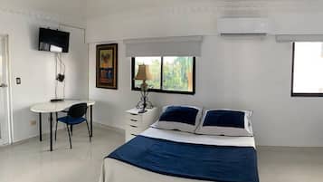 Habitación, 1 habitación, para fumadores, vista a la ciudad | 1 habitación
