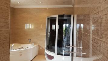 Room, 1 Bedroom, Terrace, Garden View | Bathroom | Free toiletries, towels, shampoo