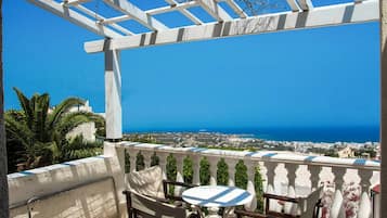 Room, 1 Bedroom, Balcony, Garden View | Balcony