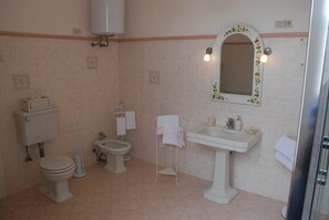 Værelse - 1 soveværelse - terrasse - udsigt til have | Badeværelse