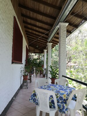 Outdoor dining - Manuel Antonio Comfort Casa Macaow (Quepos)