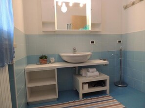 Apartment, 3 Bedrooms, Private Pool, Garden View | Bathroom