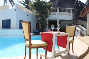 Rum - 1 sovrum - rökare - privat pool | Restauranger