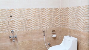 Room, 1 Bedroom, Smoking, Balcony | Bilik Mandi
