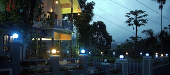 Room-1 Bedroom With Balcony Mountain Vie