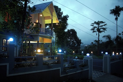 Room-1 Bedroom With Balcony Mountain Vie