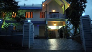 Room, 1 Bedroom, Smoking, Balcony | Bahagian luar