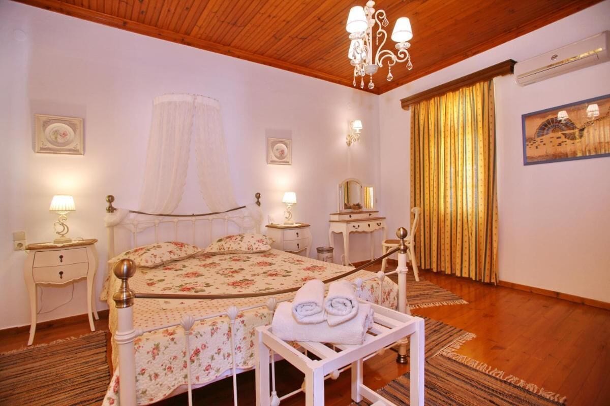 2 bedrooms, iron/ironing board, bed sheets