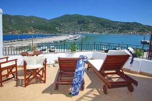 Terrace/patio - Villa Yiannoula With Amazing sea View at Skopelos Old Port !!! (Skopelos)