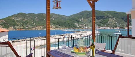 Villa, 2 Bedrooms, Smoking, Balcony | Outdoor dining