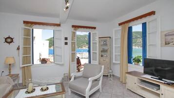 Villa, 2 Bedrooms, Smoking, Balcony | Interior