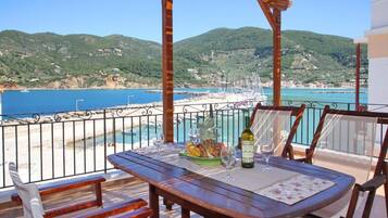 Villa, 2 Bedrooms, Smoking, Balcony | Outdoor dining