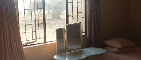 Dortoir partagé, 1 chambre, patio, vue sur le jardin | 1 chambre