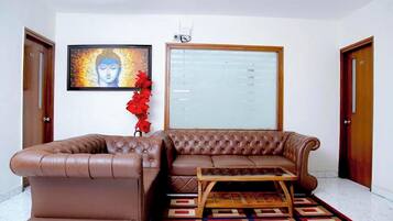 Room, 1 Bedroom, Accessible, Smoking | Living room