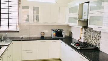 Apartment, 3 Bedrooms, Accessible, Terrace | Interior