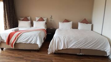 1 kamar tidur, setrika/meja setrika, dan seprai linen