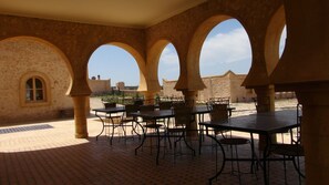 Outdoor dining - Villa Habibi Main House Ground Floor Suite (Ounagha)