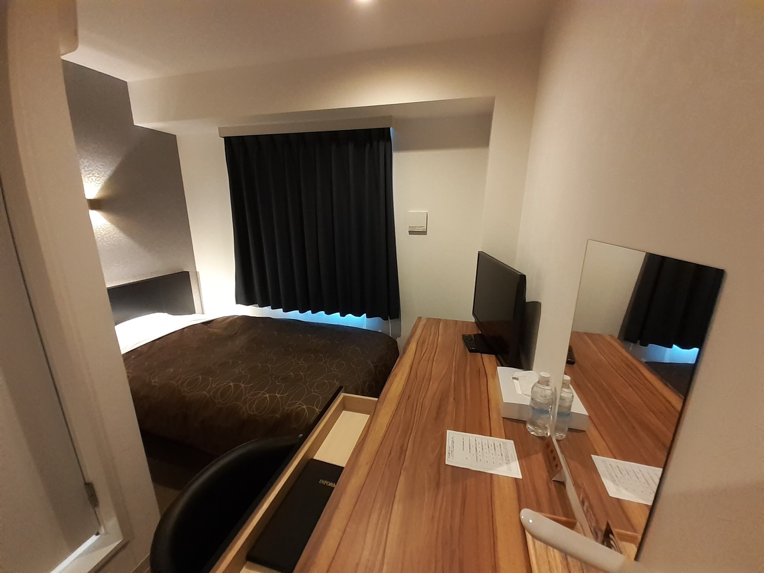 Een bureau, gratis wifi