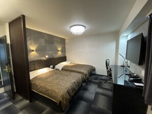 Twin Room, Non Smoking | Desk, free WiFi