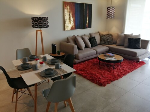 Beautiful & modern condo AC+Gym+Pool+Security