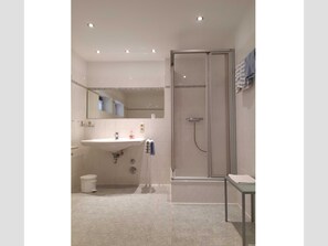 Uklassifisert bilde, 3 av 8, knapp