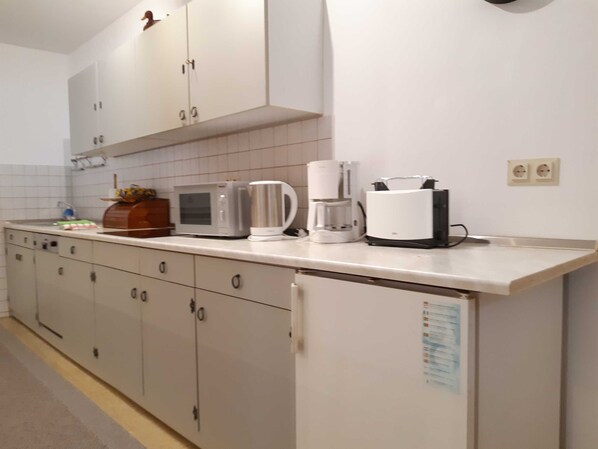 Fridge, dishwasher