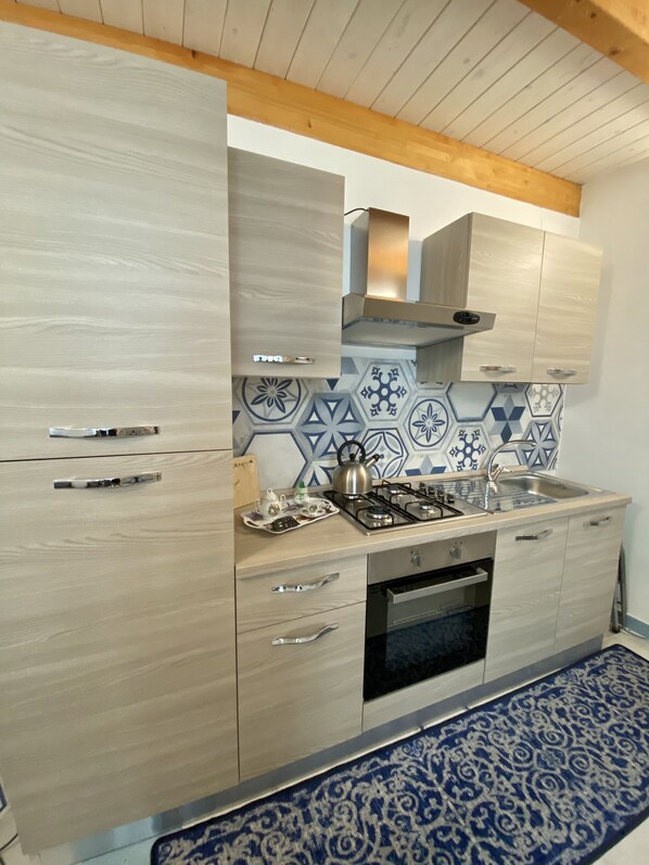 Appartement Confort | Cuisine privée | Réfrigérateur, four, plaque de cuisson, bouilloire électrique