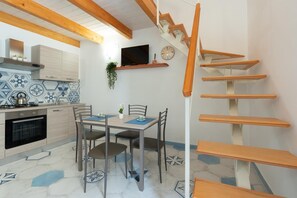 Fridge, oven, stovetop, electric kettle - Casa Marisol (Naples)