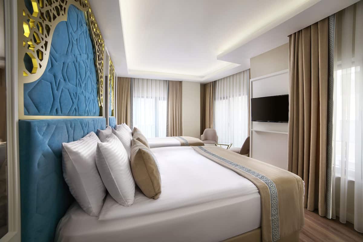 Habitación ejecutiva | Ropa de cama de alta calidad, escritorio, insonorización y camas extra