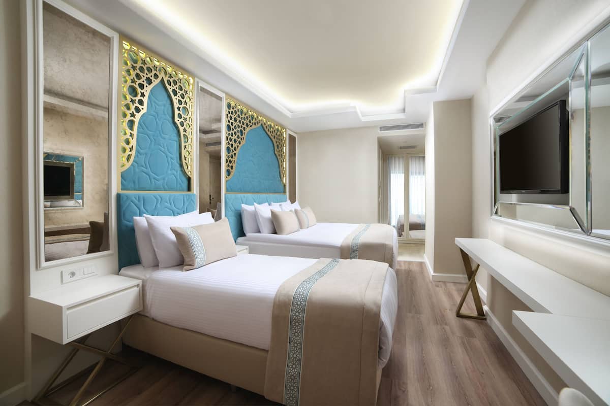 Phòng 3 Tiêu chuẩn | Bộ đồ giường cao cấp, bàn, phòng cách âm