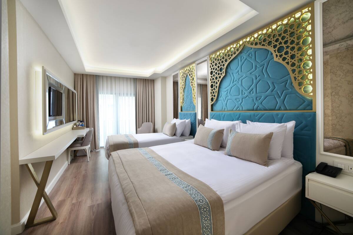 Bộ đồ giường cao cấp, bàn, phòng cách âm