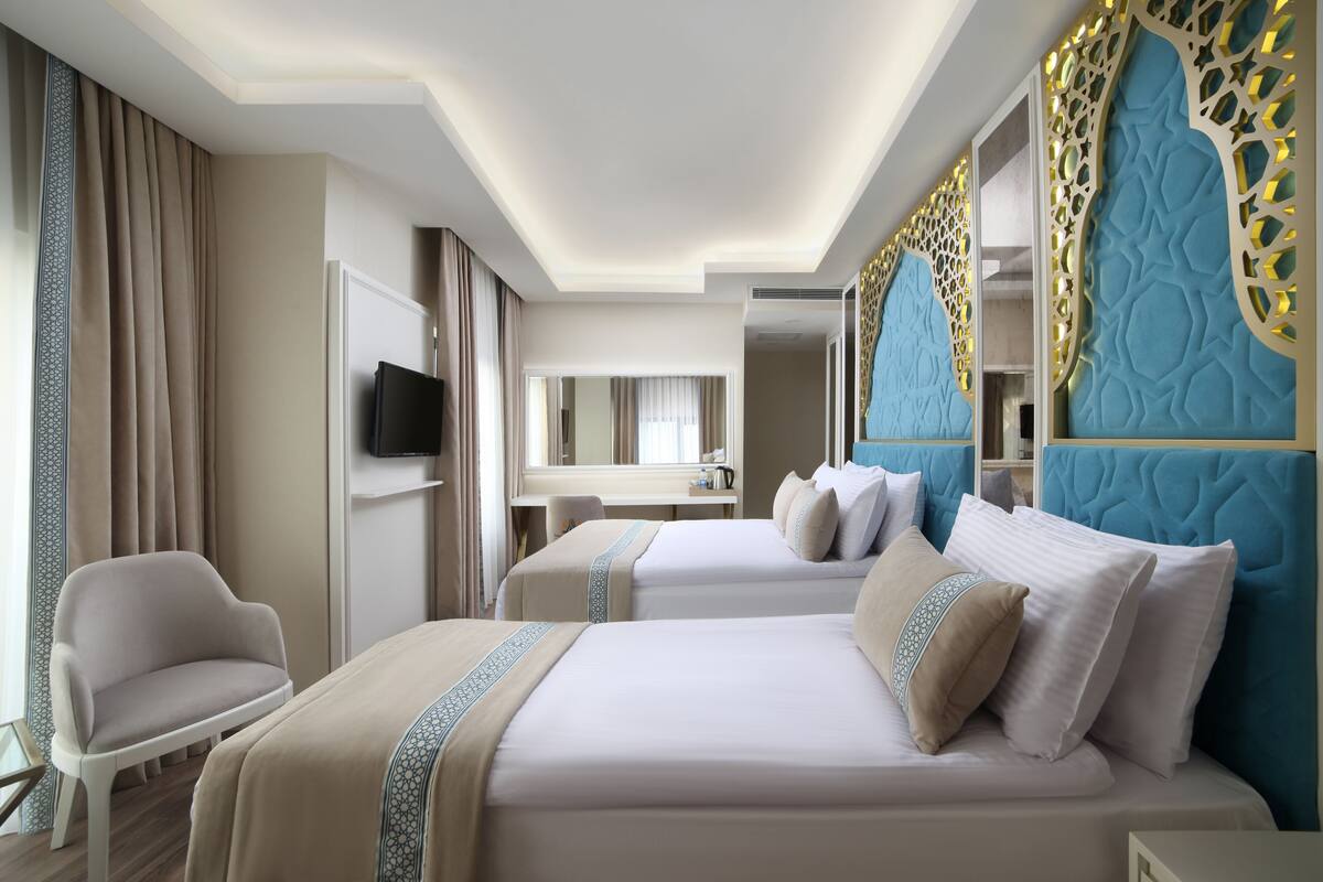 Family Connection Room | Bộ đồ giường cao cấp, bàn, phòng cách âm