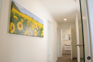 Refugium 7 | Living area | 50-inch flat-screen TV with cable channels, TV, fireplace - Refugium 7 (Kellenhusen)