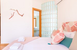 3 bedrooms, in-room safe, iron/ironing board, free WiFi