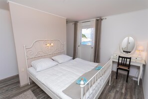 2 bedrooms, free WiFi, bed sheets - Seaside apartment with panoramic Seaview (Vrbnik (Krk))