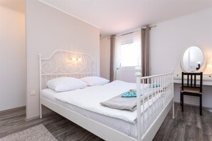2 bedrooms, free WiFi, bed sheets