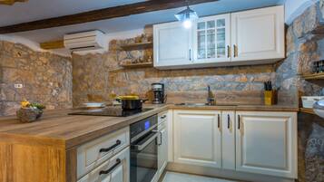 Cafetera/tetera, tostadora, utensilios de cocina