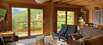 Modern chalet 4 bedrooms, 10 guests, south terrace, mountain view, near Pra Loup