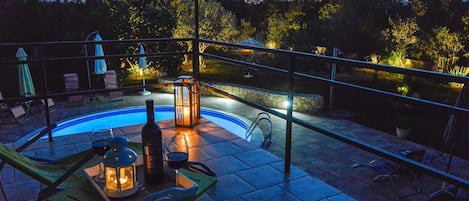 مغطس سبا خارجي