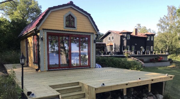 Vista frontal de la propiedad